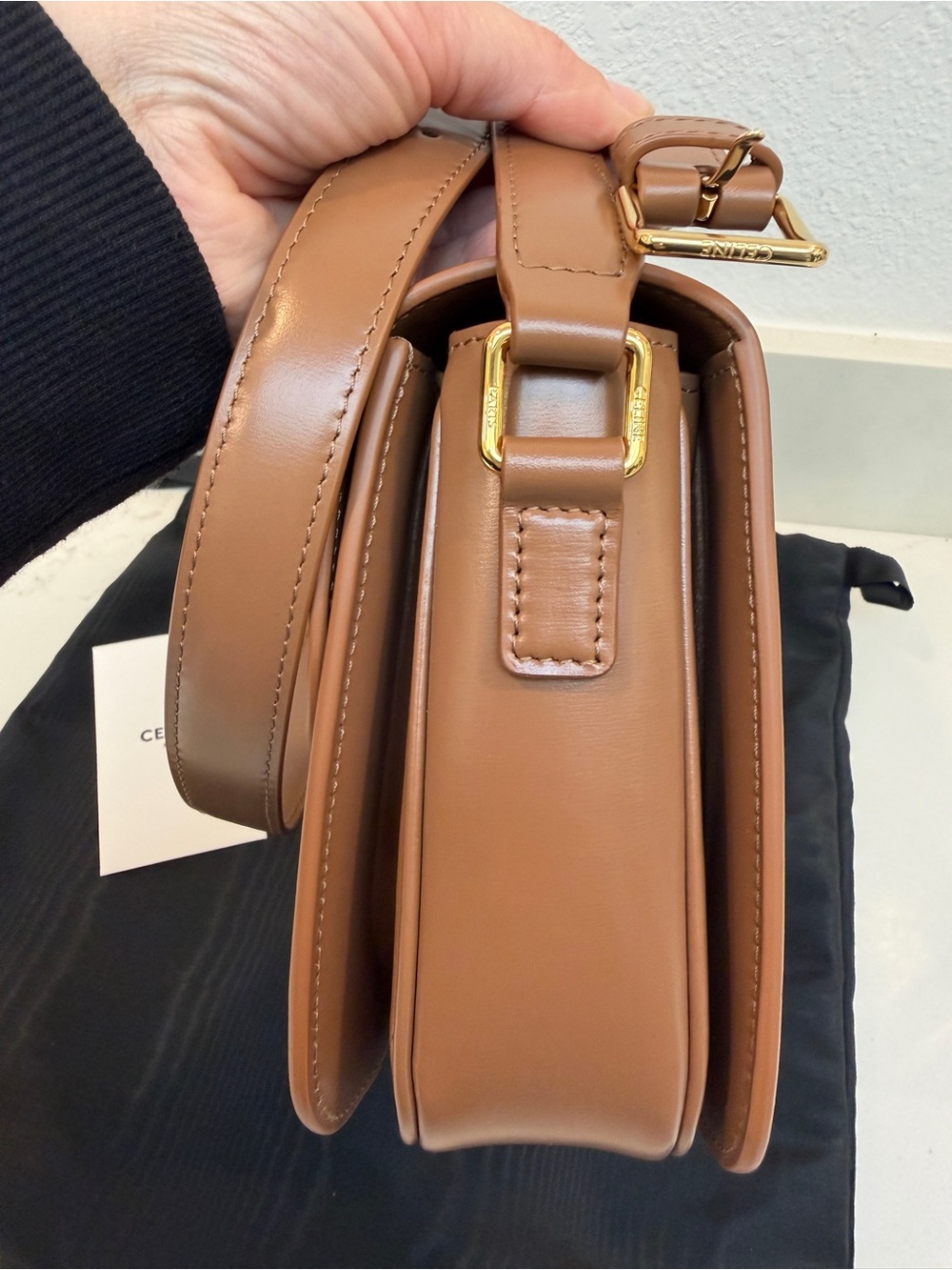 NEW CELINE CLASSIQUE TRIOMPHE BAG IN SHINY CALFSKIN IN TAN/GOLD HARDWARE - Picture 7 of 16